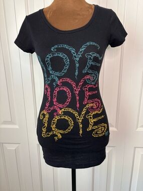 Dirtee Hollywood Vintage Women’s Black Graphic LOVE Tee, Size XSmall